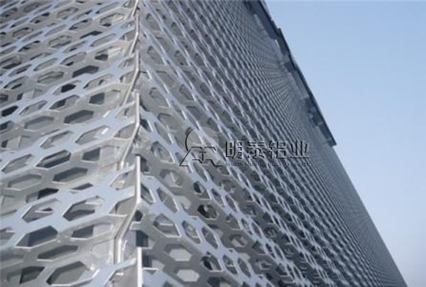 3104鋁板卷在建筑行業的應用，廠家直供價格多少？